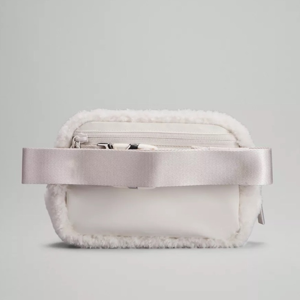 NWT Lululemon Exclusive New Year Fleece Everywhere Belt Bag - Picture 7 of 9